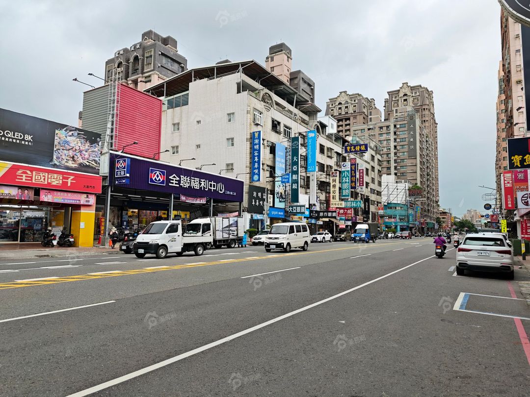 大昌二路。透天店住 ~熱鬧地段~尖美商圈~
