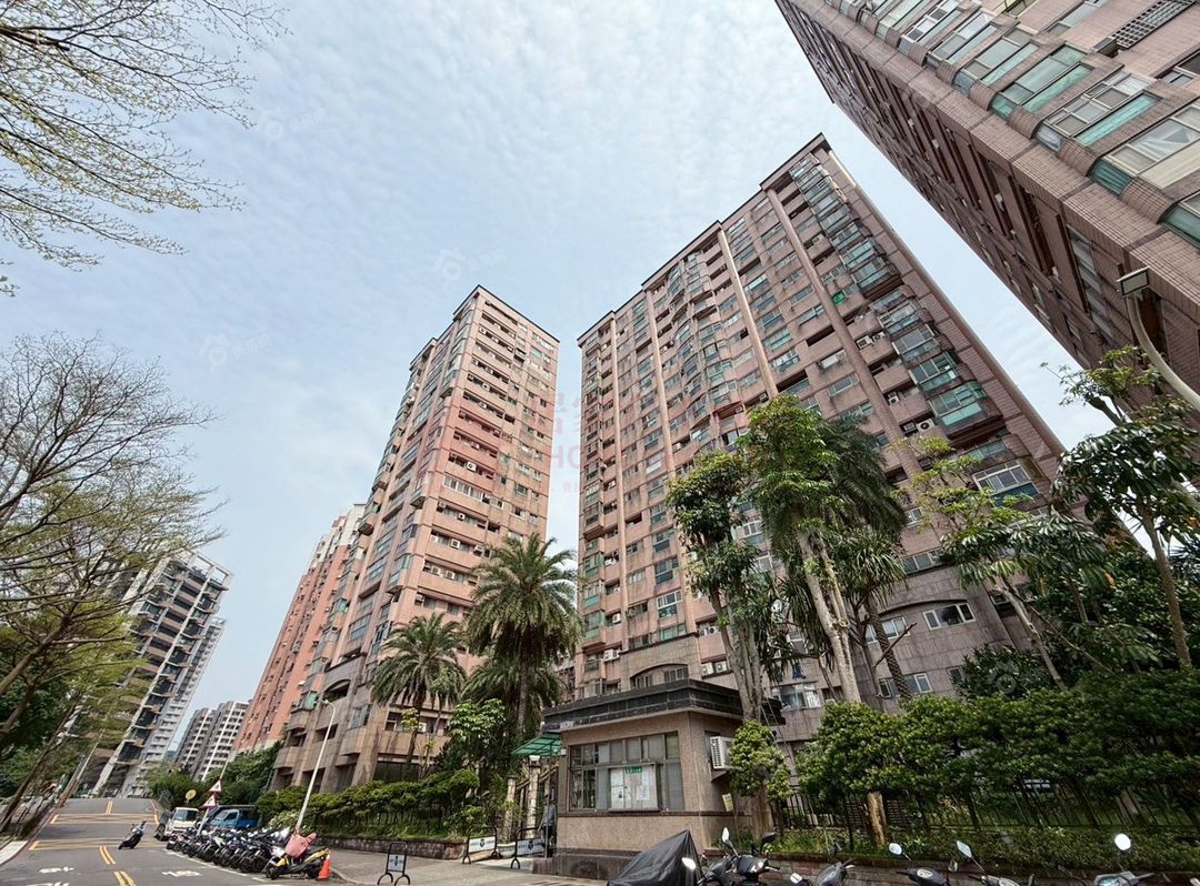 台灣房屋｜獨家專售【藍海名廈。高樓景觀陽台大套房】
